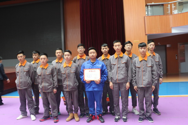 航天學校：開幕式上露絕活，少年工匠揚美名——我校學生參與2017年全國九市區職教協作會第三十屆年會開幕式暨長沙市中等職業學校技能展演
